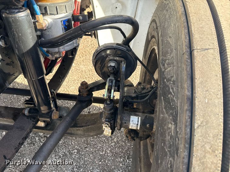 image for item EG2348 2004 Freightliner Business Class M2 flatbed truck