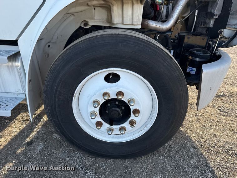 image for item EG2348 2004 Freightliner Business Class M2 flatbed truck