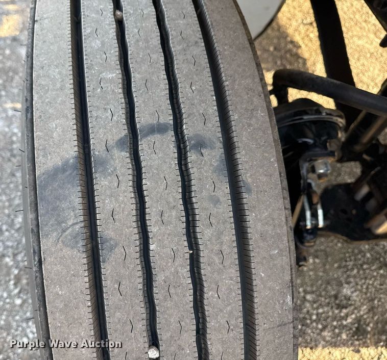 image for item EG2348 2004 Freightliner Business Class M2 flatbed truck