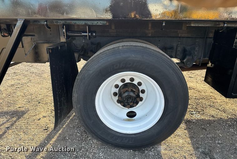 image for item EG2348 2004 Freightliner Business Class M2 flatbed truck