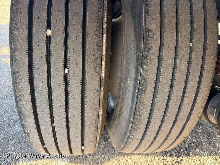 image for item EG2348 2004 Freightliner Business Class M2 flatbed truck