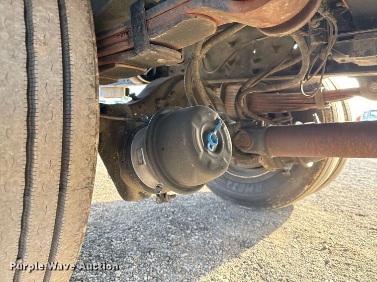 image for item EG2348 2004 Freightliner Business Class M2 flatbed truck