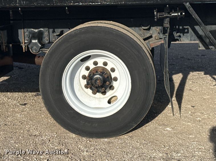 image for item EG2348 2004 Freightliner Business Class M2 flatbed truck