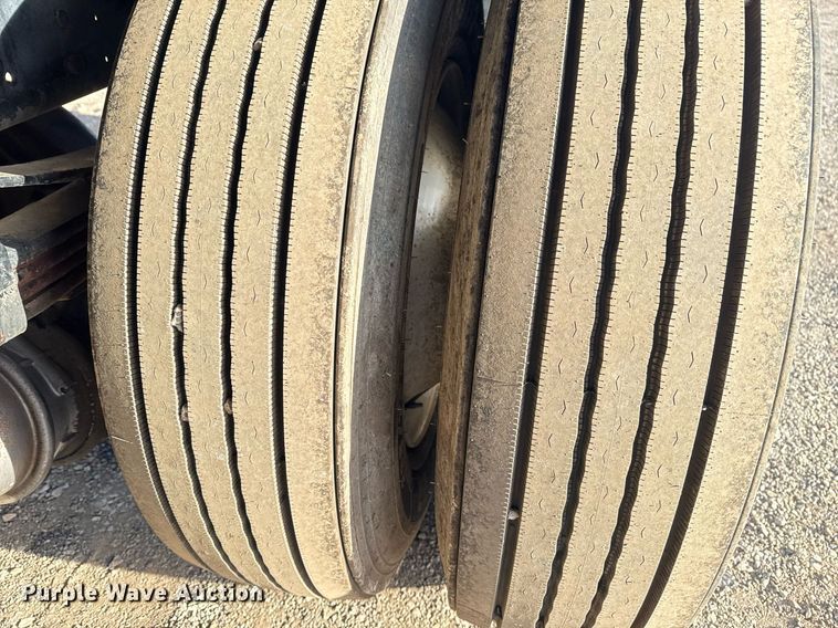 image for item EG2348 2004 Freightliner Business Class M2 flatbed truck