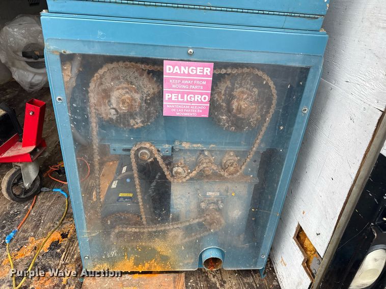 image for item EG2420 2017 Ford E450 Super Duty blow-in insulation box van