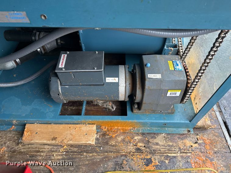 image for item EG2420 2017 Ford E450 Super Duty blow-in insulation box van