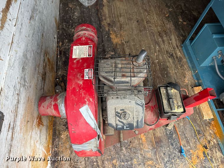 image for item EG2420 2017 Ford E450 Super Duty blow-in insulation box van