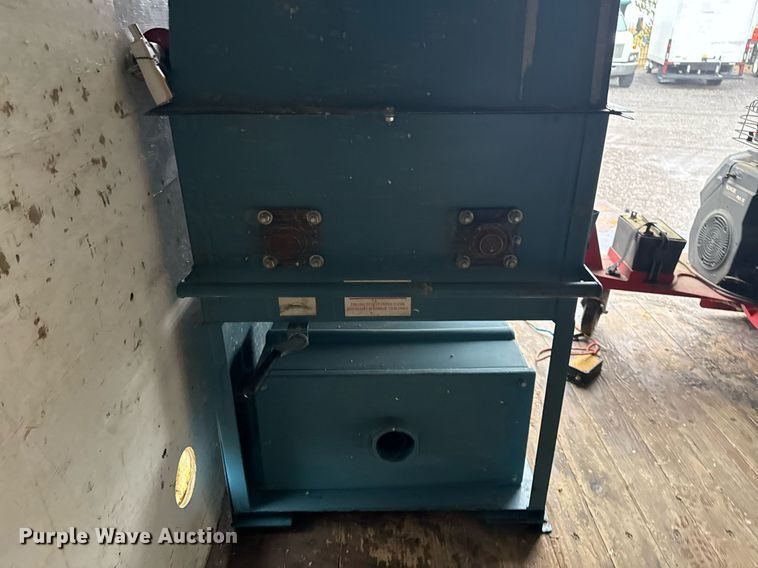 image for item EG2420 2017 Ford E450 Super Duty blow-in insulation box van