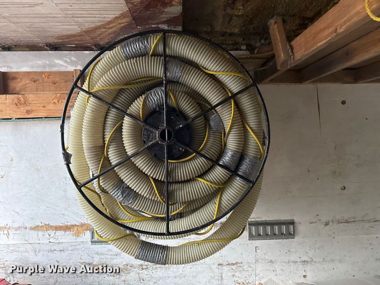 image for item EG2420 2017 Ford E450 Super Duty blow-in insulation box van