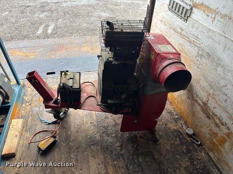 image for item EG2420 2017 Ford E450 Super Duty blow-in insulation box van