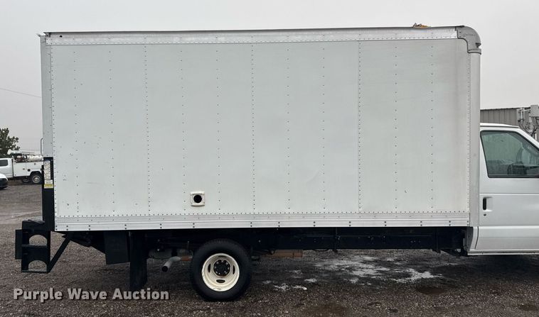 image for item EG2420 2017 Ford E450 Super Duty blow-in insulation box van