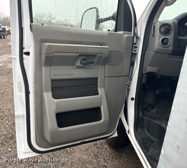 image for item EG2420 2017 Ford E450 Super Duty blow-in insulation box van