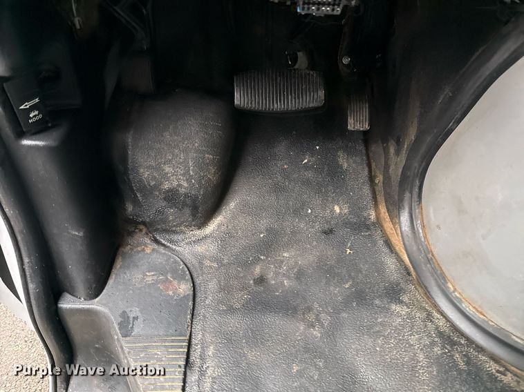 image for item EG2420 2017 Ford E450 Super Duty blow-in insulation box van