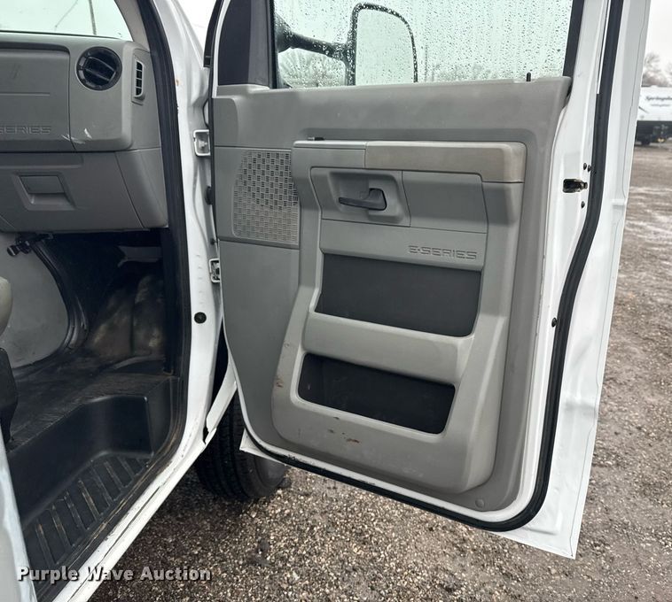 image for item EG2420 2017 Ford E450 Super Duty blow-in insulation box van