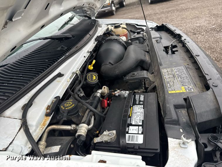 image for item EG2420 2017 Ford E450 Super Duty blow-in insulation box van