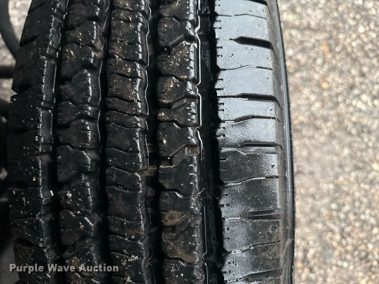 image for item EG2420 2017 Ford E450 Super Duty blow-in insulation box van