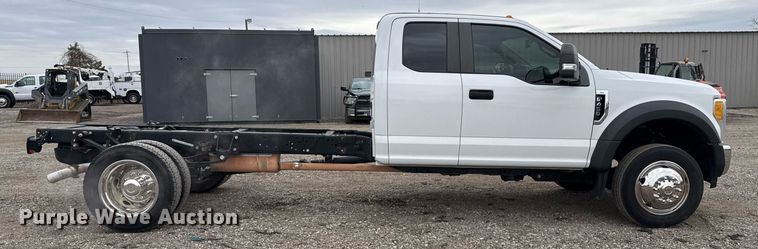 image for item EG2463 2017 Ford F450 Super Duty SuperCab truck cab and chassis