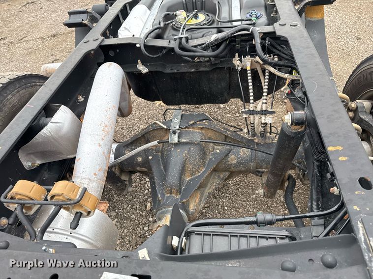 image for item EG2463 2017 Ford F450 Super Duty SuperCab truck cab and chassis