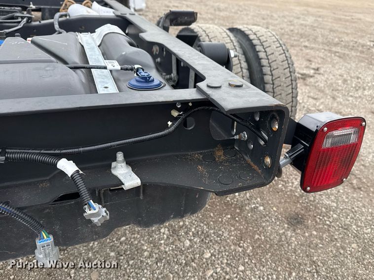 image for item EG2463 2017 Ford F450 Super Duty SuperCab truck cab and chassis