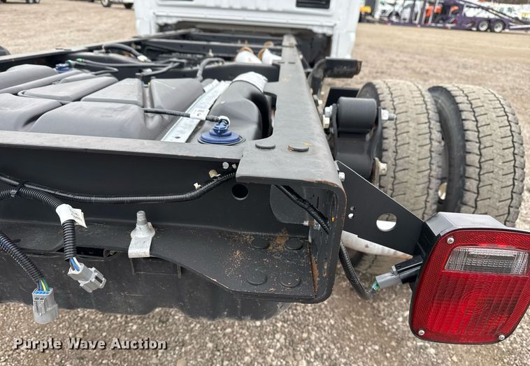 image for item EG2463 2017 Ford F450 Super Duty SuperCab truck cab and chassis