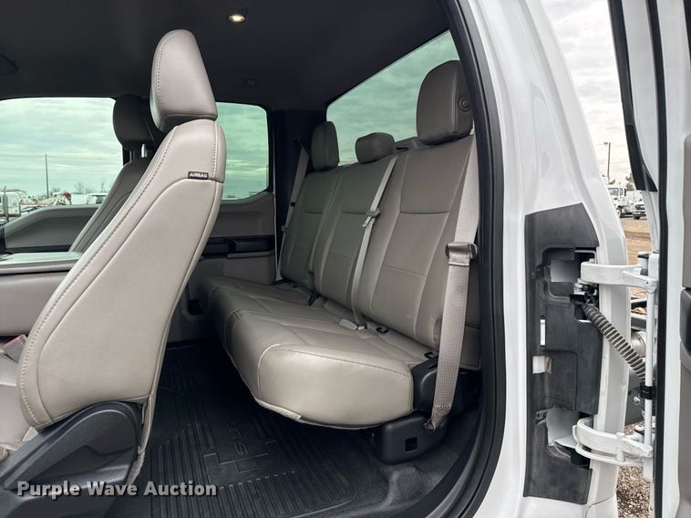 image for item EG2463 2017 Ford F450 Super Duty SuperCab truck cab and chassis