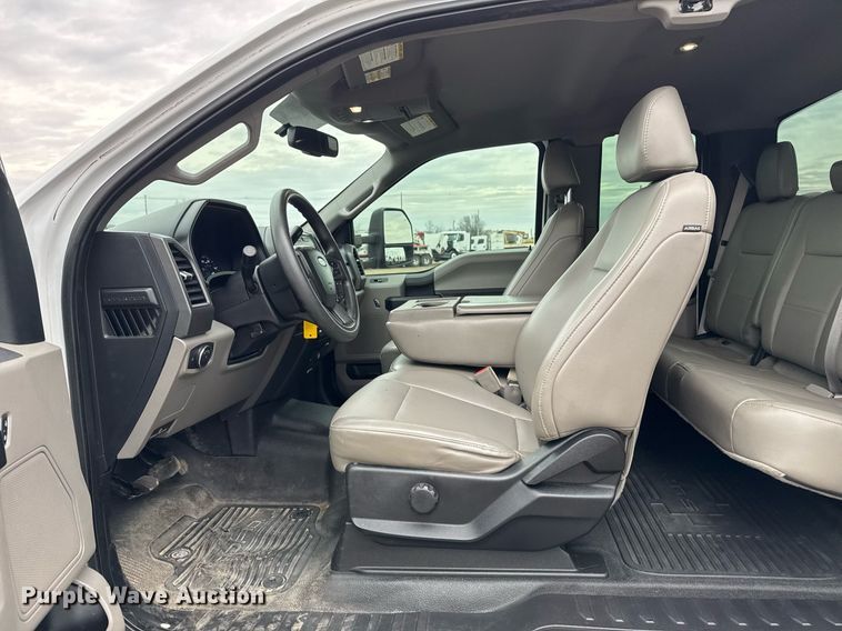 image for item EG2463 2017 Ford F450 Super Duty SuperCab truck cab and chassis