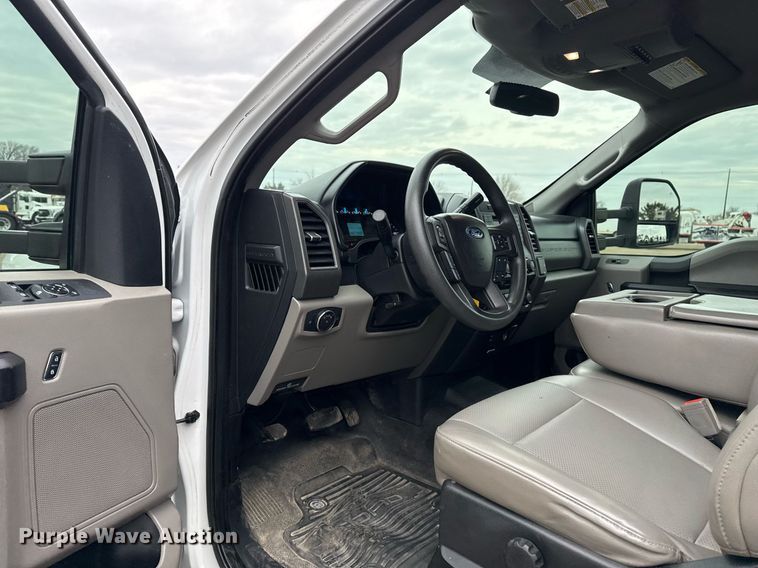 image for item EG2463 2017 Ford F450 Super Duty SuperCab truck cab and chassis