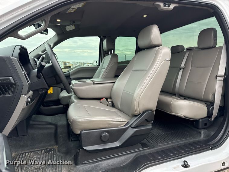 image for item EG2463 2017 Ford F450 Super Duty SuperCab truck cab and chassis