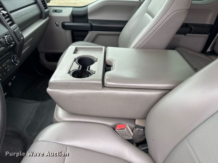 image for item EG2463 2017 Ford F450 Super Duty SuperCab truck cab and chassis