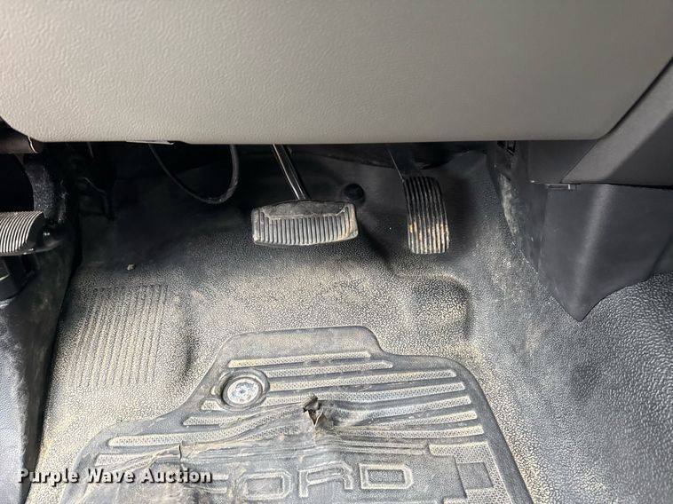 image for item EG2463 2017 Ford F450 Super Duty SuperCab truck cab and chassis