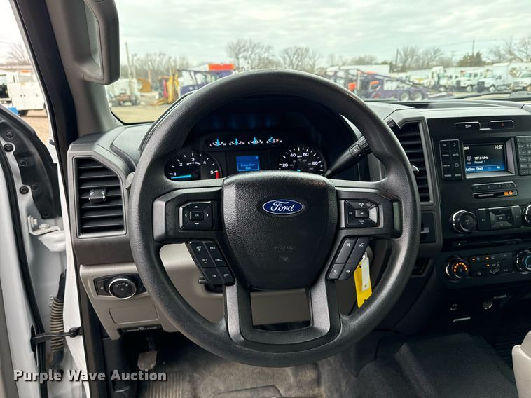 image for item EG2463 2017 Ford F450 Super Duty SuperCab truck cab and chassis