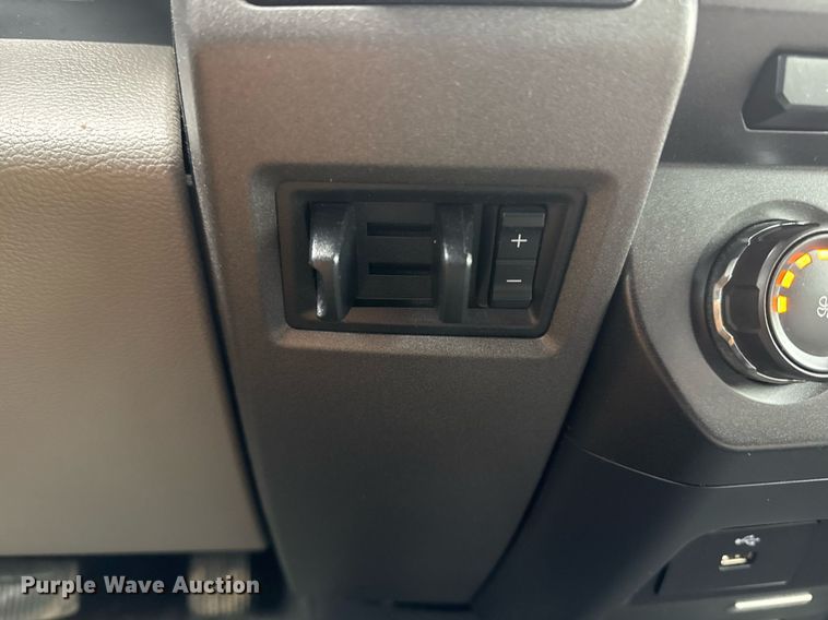 image for item EG2463 2017 Ford F450 Super Duty SuperCab truck cab and chassis