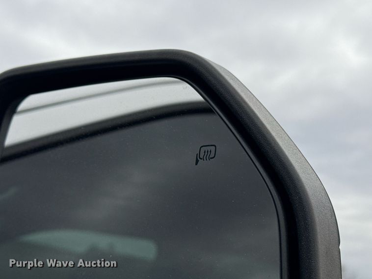 image for item EG2463 2017 Ford F450 Super Duty SuperCab truck cab and chassis