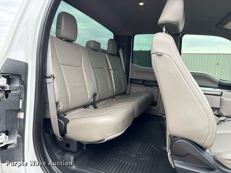 image for item EG2463 2017 Ford F450 Super Duty SuperCab truck cab and chassis