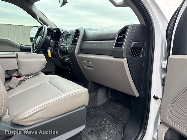 image for item EG2463 2017 Ford F450 Super Duty SuperCab truck cab and chassis