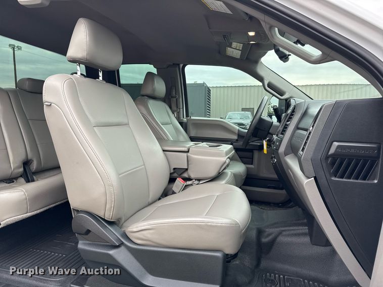 image for item EG2463 2017 Ford F450 Super Duty SuperCab truck cab and chassis