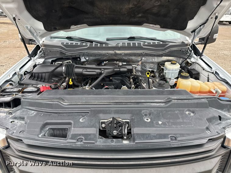 image for item EG2463 2017 Ford F450 Super Duty SuperCab truck cab and chassis