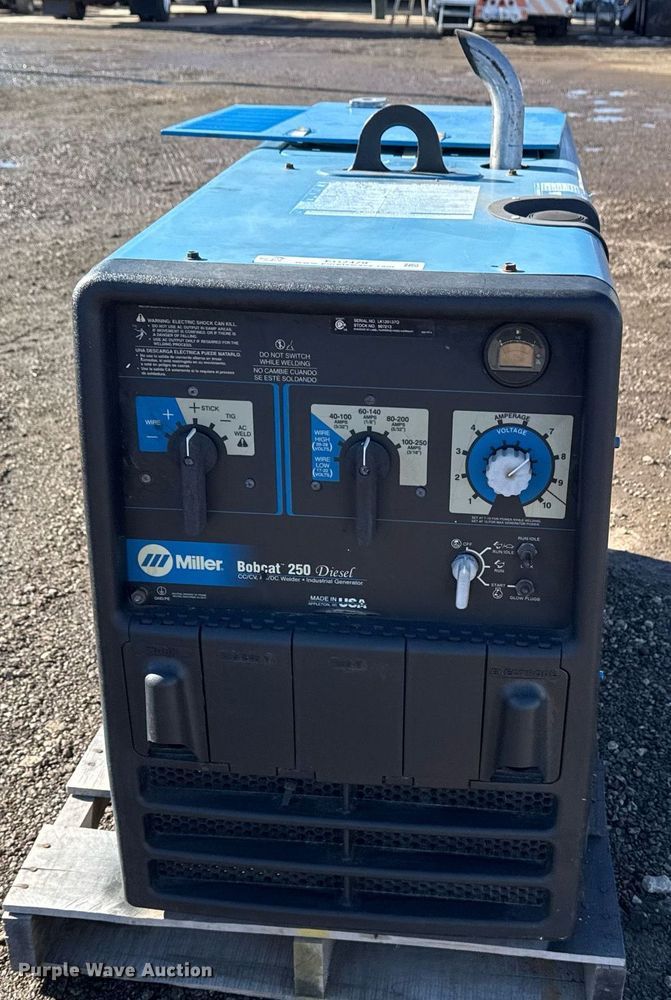 image for item EG2479 2009 Miller Bobcat 250 welder/generator