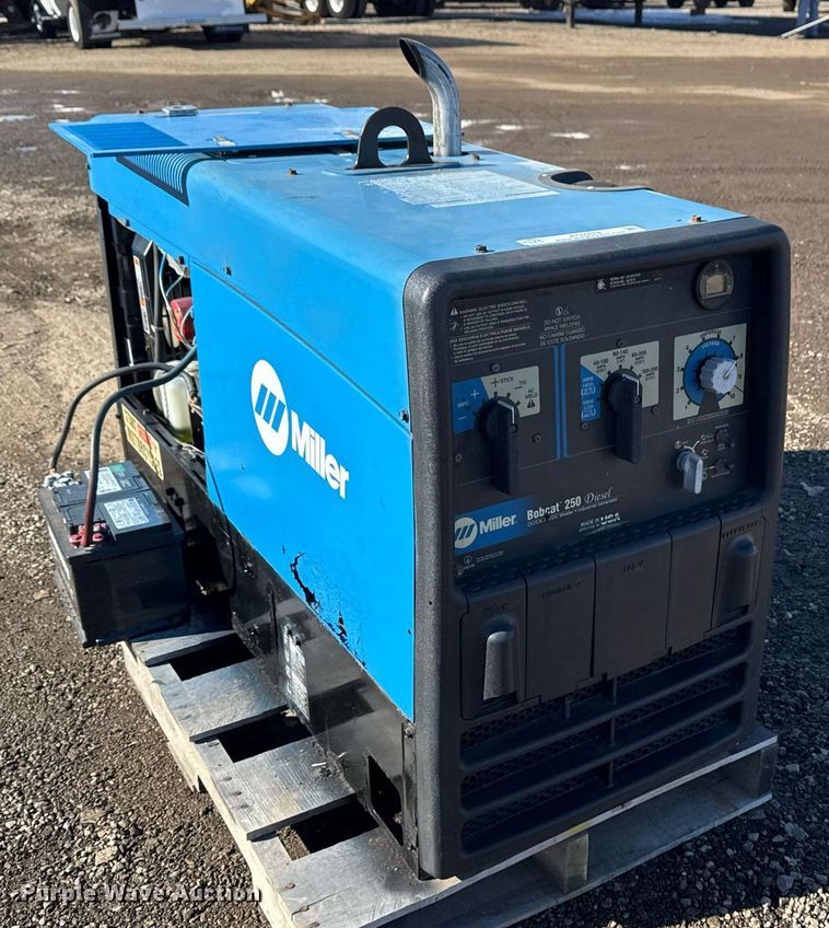 image for item EG2479 2009 Miller Bobcat 250 welder/generator