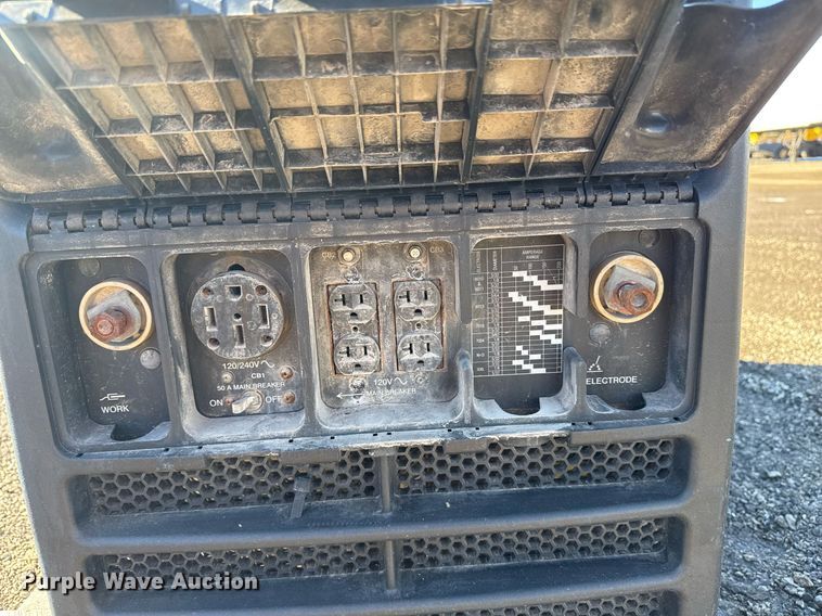 image for item EG2479 2009 Miller Bobcat 250 welder/generator