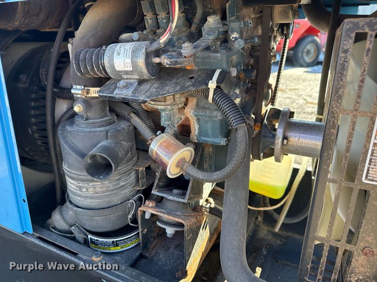 image for item EG2479 2009 Miller Bobcat 250 welder/generator