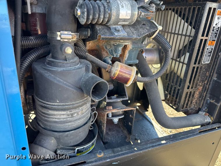 image for item EG2479 2009 Miller Bobcat 250 welder/generator