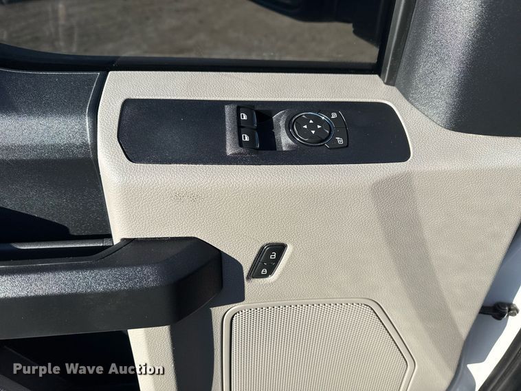 image for item EG2483 2019 Ford F550 flatbed truck