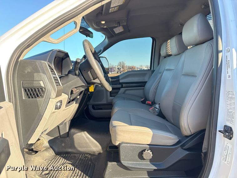 image for item EG2483 2019 Ford F550 flatbed truck