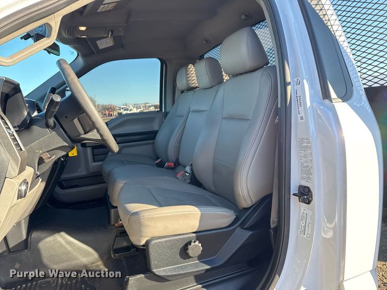 image for item EG2483 2019 Ford F550 flatbed truck