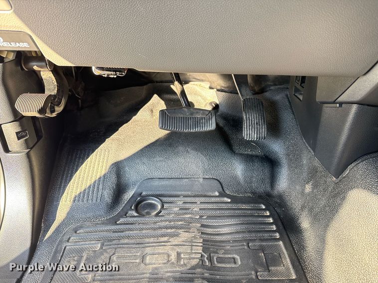 image for item EG2483 2019 Ford F550 flatbed truck