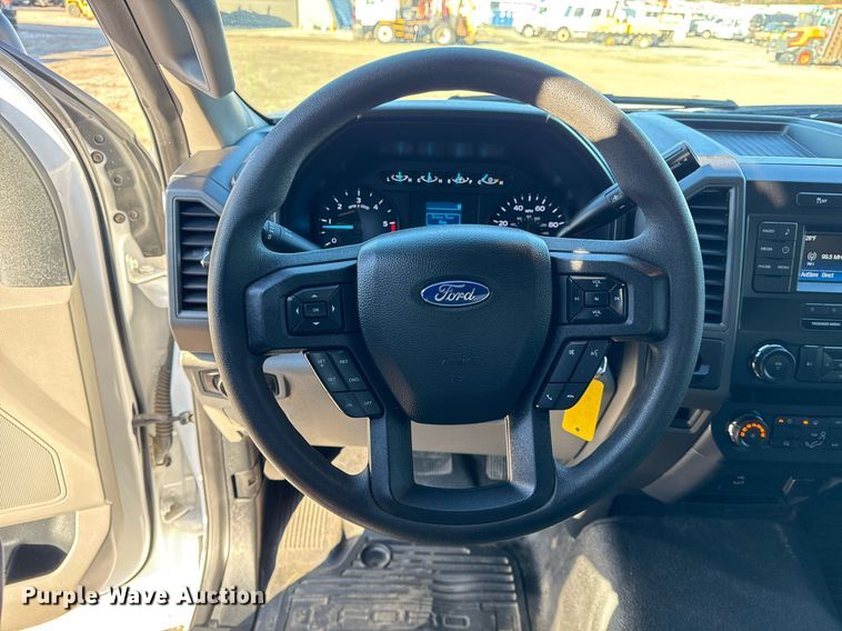 image for item EG2483 2019 Ford F550 flatbed truck