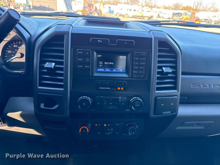 image for item EG2483 2019 Ford F550 flatbed truck