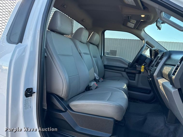 image for item EG2483 2019 Ford F550 flatbed truck