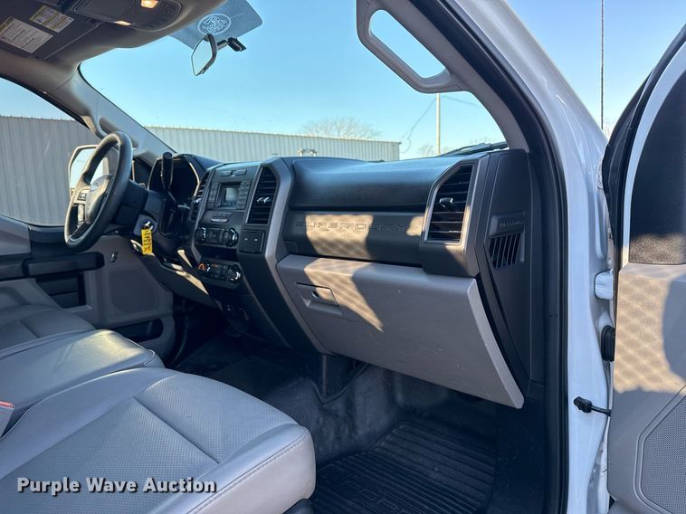 image for item EG2483 2019 Ford F550 flatbed truck